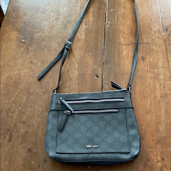Nine West Black and Gray Crossbody Bag EUC - Picture 2 of 6